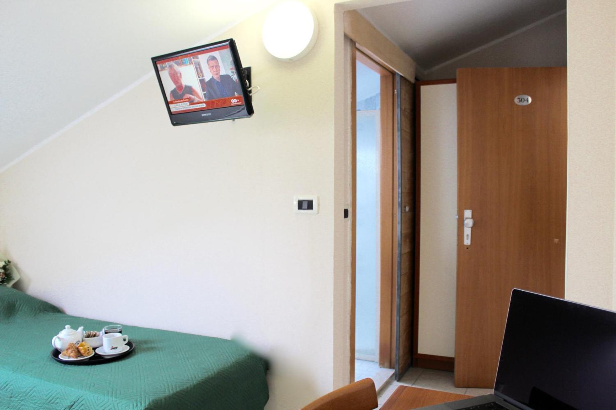 צ'סנטיקו Blue Hotel מראה חיצוני תמונה