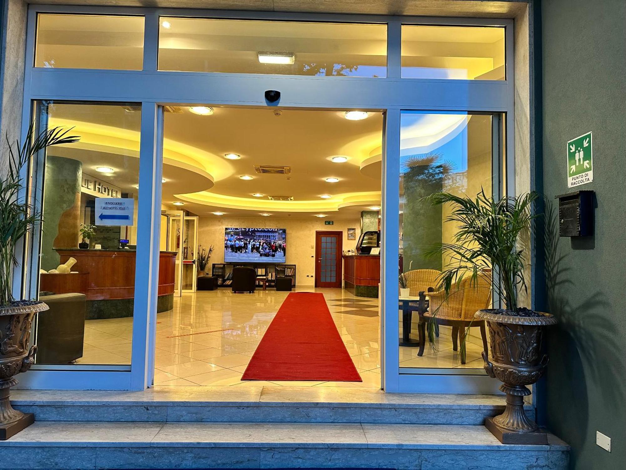 צ'סנטיקו Blue Hotel מראה חיצוני תמונה