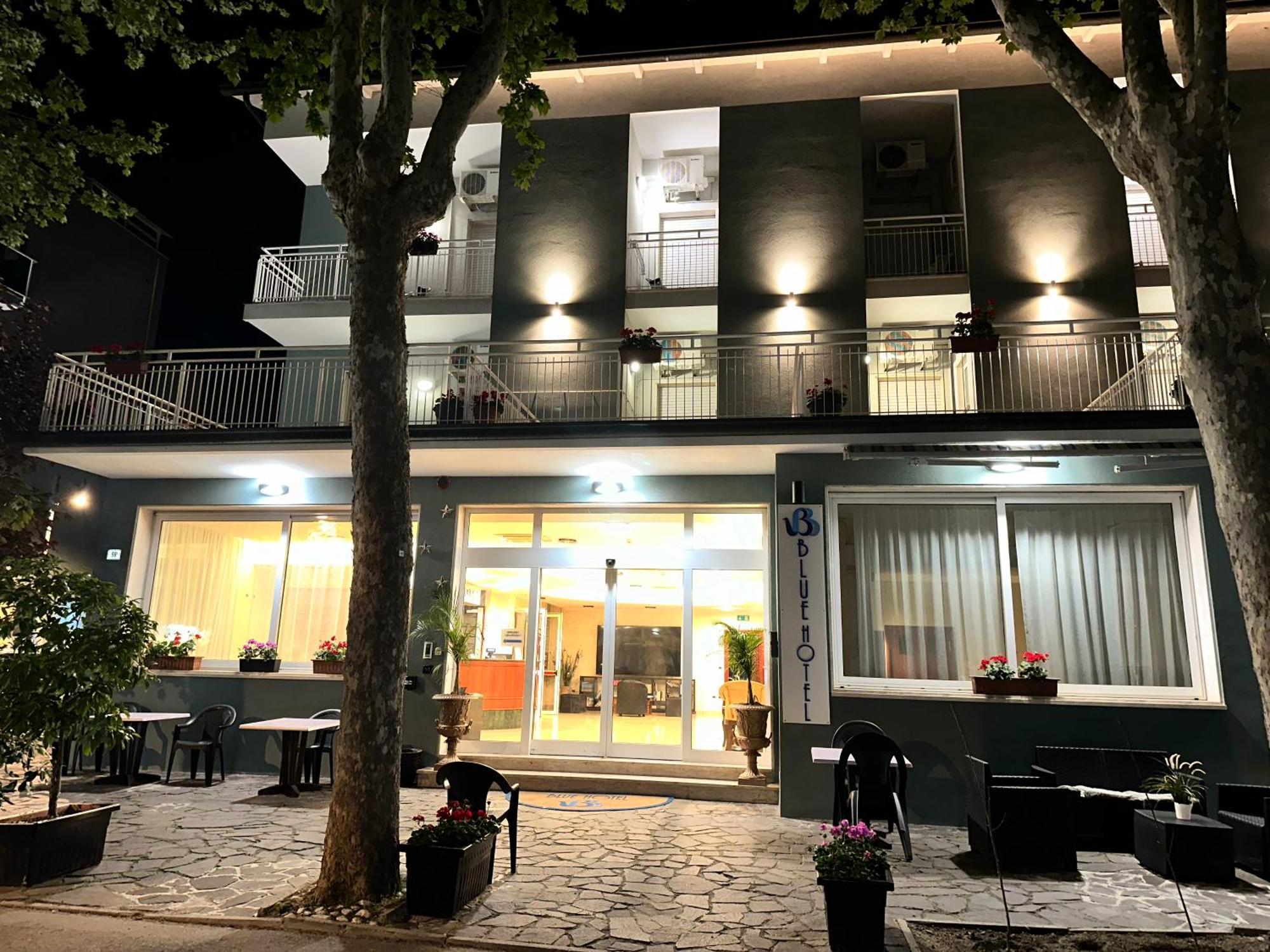צ'סנטיקו Blue Hotel מראה חיצוני תמונה