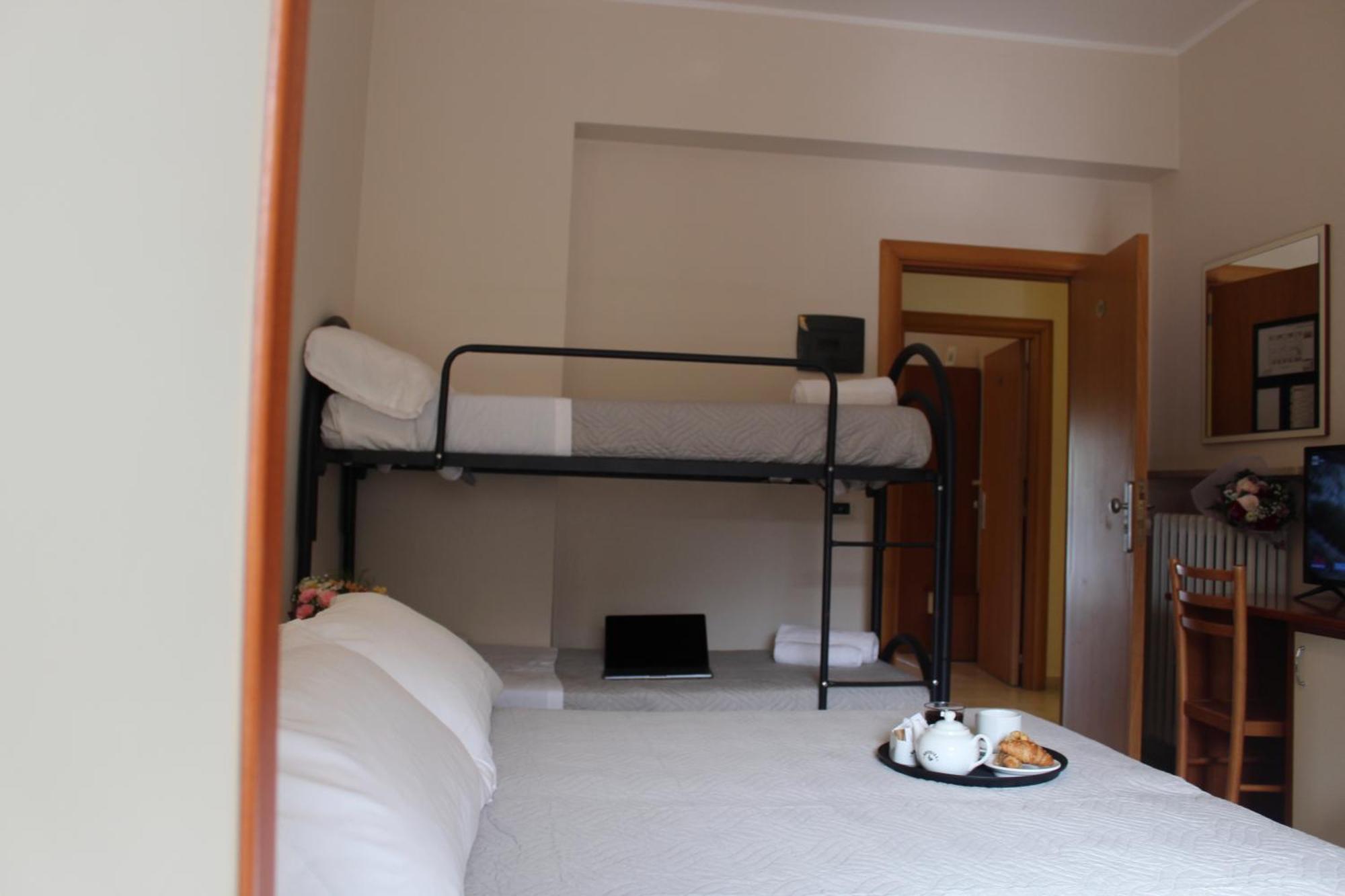 צ'סנטיקו Blue Hotel מראה חיצוני תמונה