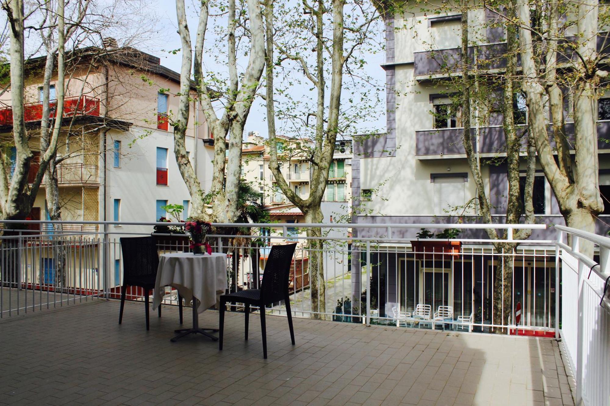 צ'סנטיקו Blue Hotel מראה חיצוני תמונה