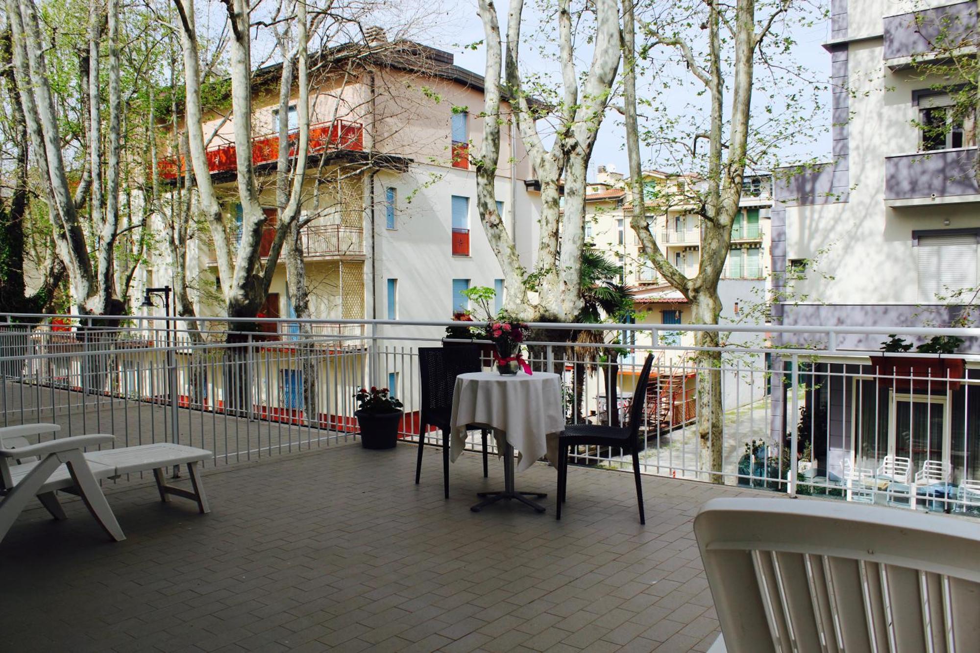 צ'סנטיקו Blue Hotel מראה חיצוני תמונה