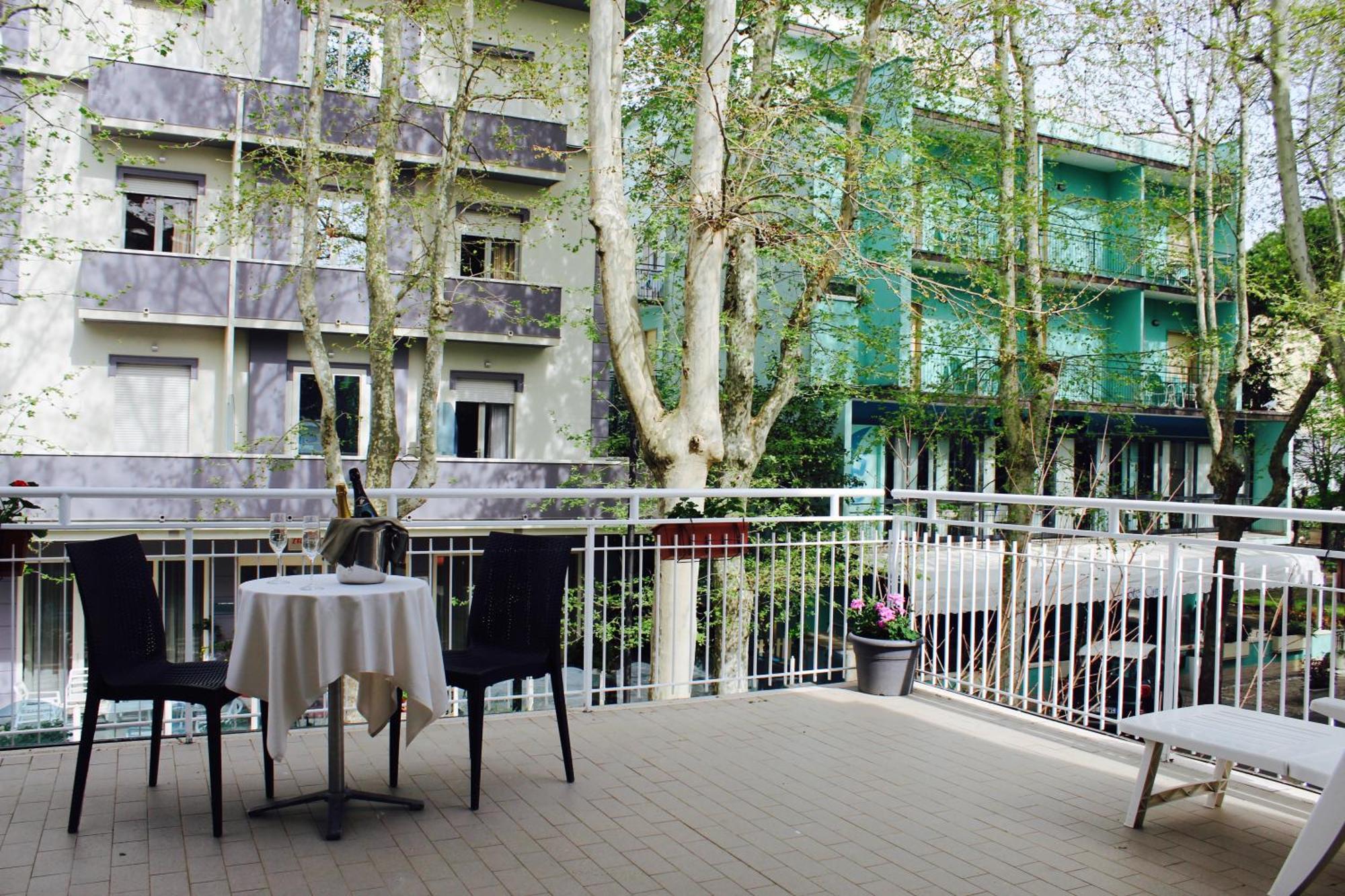 צ'סנטיקו Blue Hotel מראה חיצוני תמונה